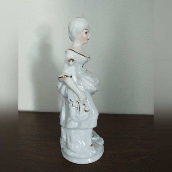 Lady Angela Porcelain Figurine - Picture 4 of 6